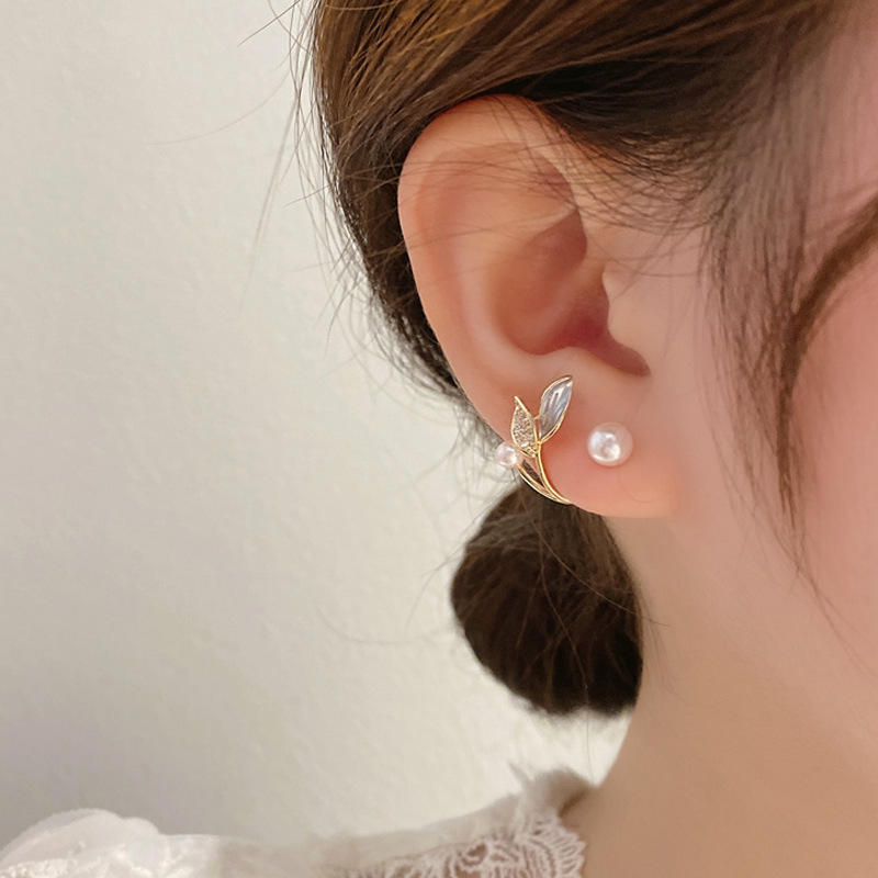 Elegant Pearl Leaf Stud Earrings – Minimalist Chic